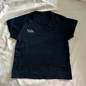 EUC Yale x lululemon Swiftly Tech Tee Crop Navy Size 6